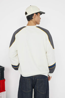 Teen Ekru Yeni Oversize/Genis Kesim Yaz? Nak?sl? Renk Bloklu Sweatshirt TMNAW26SW00005 - Trendyolmilla фото 4