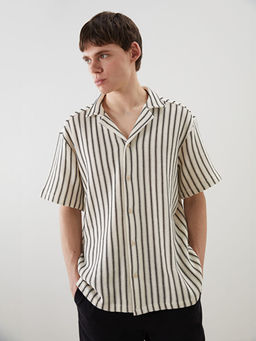 Regular Fit K?sa Kollu ?izgili Erkek G?mlek