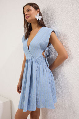TRENDYOLMILLA Siyah Mini Dokuma Cut Out/Pencere Keten Kar?s?ml? Plaj Elbisesi TBESS24EL00075  фото 2