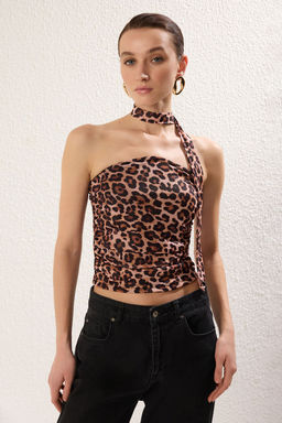 Trendyolmilla Kahverengi Animal Leopar Desenli Buzgulu Fitted/Vucuda Oturan Sal Detayl? Orme Bluz TWOSS25BZ00045