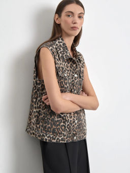 ЕМКА / Джинсовый жилет с леопардовым принтом - Emka фото 6