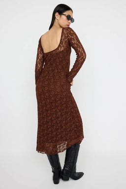 Kahverengi Dantel Bodycon Midi S?rt Dekolteli Astarl? Esnek Orme Elbise TWOAW26EL00016