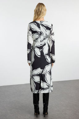 TRENDYOLMILLA Siyah Cicek Desenli A Kesim Baglama Detayl? V Yaka Midi Saten Dokuma Elbise TWOAW25EL00237  фото 10