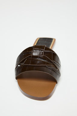 FLAT EMBOSSED LEATHER SANDALS