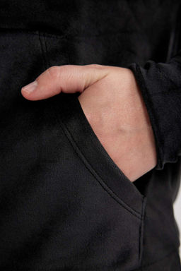Базовый бархатный свитшот обычного кроя с капюшоном и карманом-кенгуру - Defacto фото 6