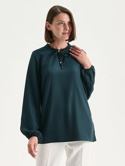 F?rf?rl? Ba?lamal? Yaka Bluz