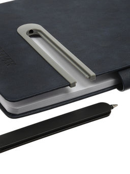 Дневник школьный 1-11 класс, лассе, обложка искуственная кожа серая, с хлястиком, с ручкой   1096906