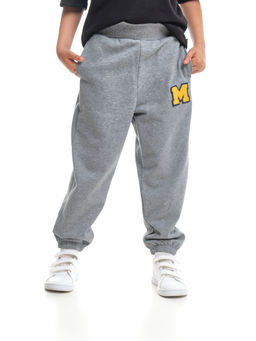 Брюки спортивные с эмблемой 22-7611 светло-серый меланж - Mini maxi фото 23