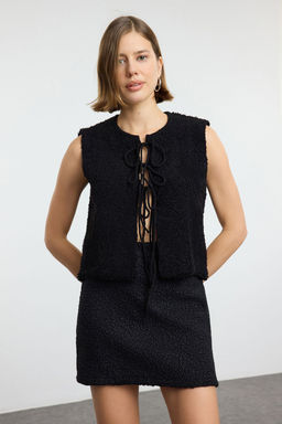 TRENDYOLMILLA Siyah Yumusak Dokulu Kurdele/Fiyonk Detayl? Yelek TWOAW25YE00097  фото 2