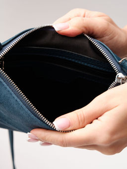 Кросс-боди сумка Deboro 3017 синяя волна велюр