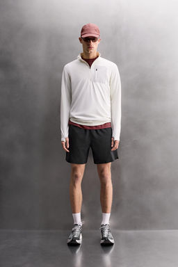 PANTALONES CORTOS PERFORADOS / Negro