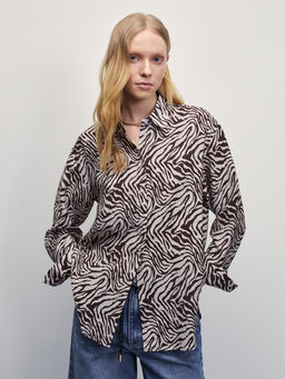 Блузка прямого кроя из фактурной ткани / Zarina