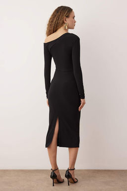 Siyah Vucuda Oturan Aksesuar Detayl? Maxi Kokteyl Elbise TPRAW26EL00007