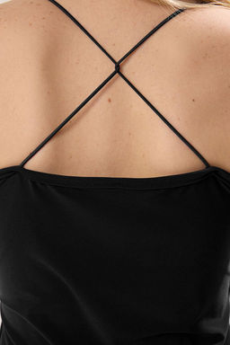 Trendyolmilla Murdum Ask?l? Capraz S?rt Detayl? Havuz Yaka Vucuda Oturan EsnekOrme Bluz TWOSS25BZ00287