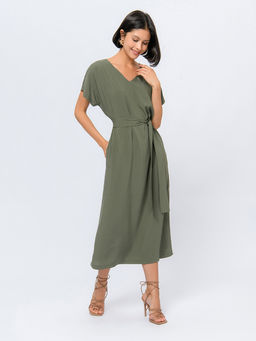 Платье цвета хаки длины миди с карманами и короткими рукавами - 1001dress фото 3