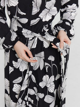 Платье рубашка женское черное с цветочным принтом цветы на черном 152555