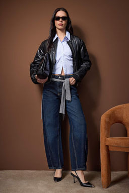 Koyu Mavi Dikis Detayl? Yuksek Bel Barrel Jeans TWOAW26JE00289 - Trendyolmilla фото 2