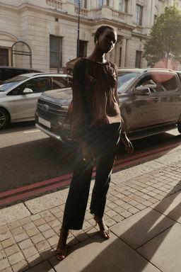 FLOWING RUFFLED BLOUSE