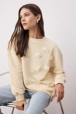 Tas Kal?n Sardonsuz Aksesuar Cicek Detayl? Oversize/Genis Kesim Orme Sweatshirt TWOAW26SW00004 - Trendyolmilla фото 2