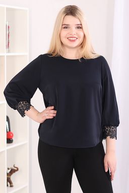 Блузка красивая темно-синяя с кружевом