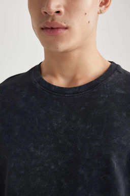 Потертая футболка с короткими рукавами и круглым вырезом Comfort Fit с эффектом потертостей - Defacto фото 4