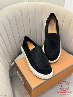 Лоферы, выполненные из замша