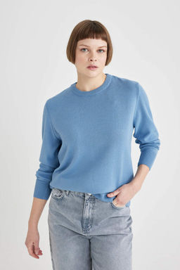 Свитер обычного кроя с круглым вырезом