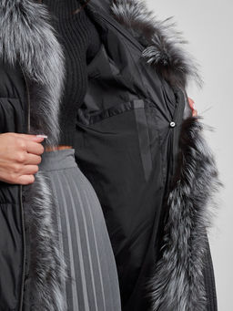 Пальто утепленное с чернобуркой зимнее женское черного цвета 133156Ch - Visdeer фото 16