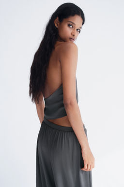 Top asim?trico con escote halter - H&m фото 5