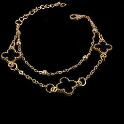 Браслет на ногу Клевер в черной глазури с золотой цепочкой, металл