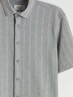 Regular Fit K?sa Kollu ?izgili Erkek G?mlek