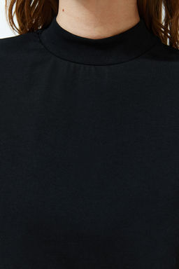 Siyah %100 Kal?n Pamuklu Dik Yaka Truvakar Kol Orme T-Shirt TWOSS24TS00074