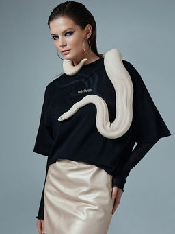 Футболка женская черная с печатью