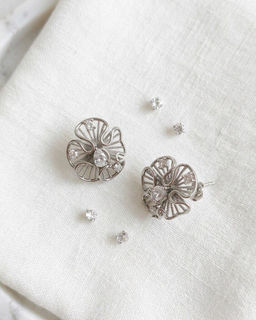 Стильные серьги