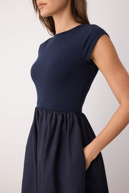 Kahverengi Ustu Esnek Fitilli Alt K?sm? Genis Terrycotton Kontrast Dokuma Elbise - Trendyolmilla фото 3