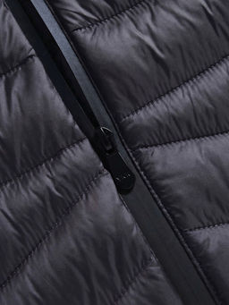 Куртка женская удлинённая стёганая с капюшоном и графеновой подкладкой черного цвета 9628_1Ch