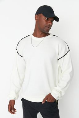 TRENDYOL MAN Siyah Oversize Bisiklet Yaka Biye Detayl? Triko Kazak TMNAW22KZ0142