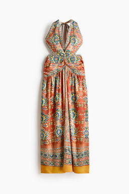 Vestido halter con espalda descubierta