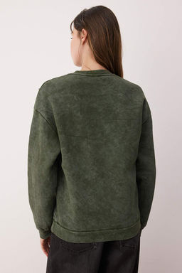 Haki Eskitme/Soluk Efektli Kal?n Ici Polarl? Inci Detayl? Regular Orme Sweatshirt TWOAW24SW00152