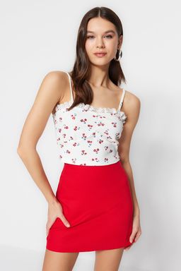 Beyaz Cicek Bask?l? Ask?l? Fitted/Vucuda Oturan Waffle Kumas Super Crop Orme Bluz TWOSS23BZ00375