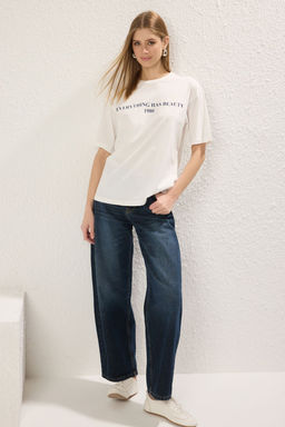 Ekru %100 Pamuk Slogan Bask?l? Relaxed/Genis Rahat Kesim Orme T-Shirt TWOSS19GH0034