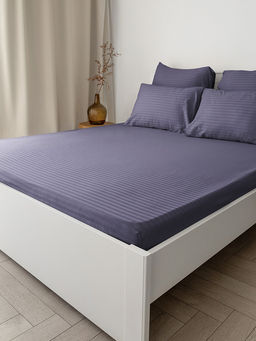 Проcтыня сатин-страйп 180х200+25 на резинке сиреневый сатин