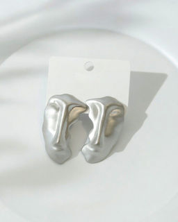 Стильные серьги