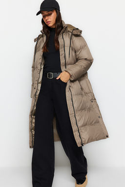 TRENDYOLMILLA Ekru Regular Kapusonlu Yandan C?t C?t Detayl? Su Itici Uzun Sisme Mont TWOAW24MO00104