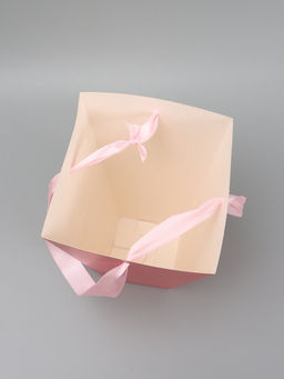 Цена за 2 шт. Переноска для цветов на лентах «Подарок», 17×25×9 см