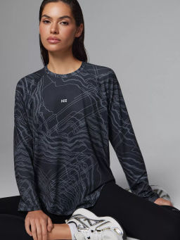 Спортивный рашгард свободного кроя