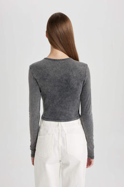 Приталенная футболка с длинными рукавами и круглым вырезом с эффектом потертостей - Defacto фото 6