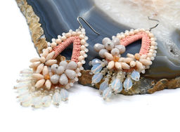 Серьги ручной работы капля в оплетении цв.персиковый