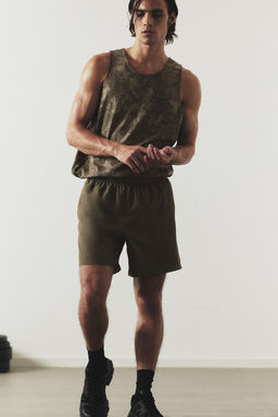 Pantalon corto a media pierna en DryMove