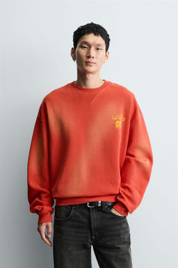 SWEATSHIRT WITH SPRAY TEXT PRINT